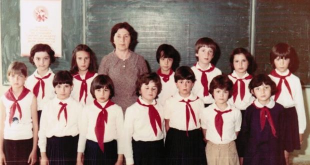 Пловдивчанин за училището по време на соца: Учителите ни манипулираха биеха с показалки по главите. В класа имахме внедрени доносници