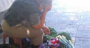 „Модна млада дама попита бабичка колко струва кошничка с ягоди… Бабата-продавач и отговори: