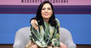 Деси Стоянова втрещи зрителите с крачета като кибритени клечки - направо се е стопила! (СНИМКИ)