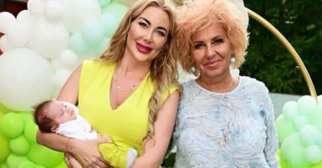 63-годишната майка на Антония Петрова показа прелести по бански - вижте татуираната г-жа (СНИМКИ)