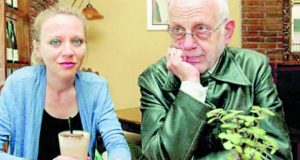 Ицко Финци удари дъното заради младата си жена – започна да разпродава имотите си на безценица