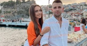 Любимците на зрителите Вики и Жоро от "Един за друг" пуснаха СНИМКИ от вълнуващата си морска сватба