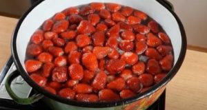 РУБИНЕНО сладко от ягоди - без грам консерванти а плодовете са цели и не кашкави. Перфектна рецепта: