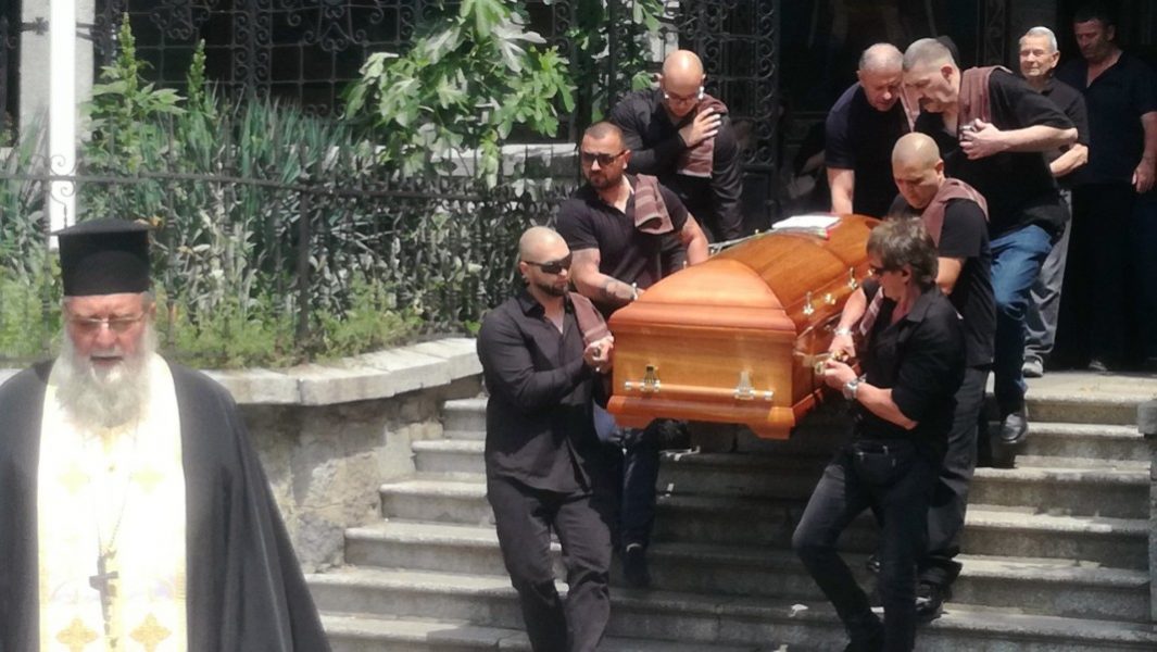 Погребението на брат Галев обвито в мистерия / Снимки