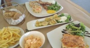 Българско семейство снима вечерята си в заведение на Халкидики и отсече: за 66 евро – не е зле