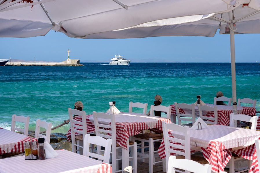 Отказвам се от плажа в Гърция след последната новина: Никога не яжте тези храни там!