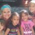 Жена осиновила четирите деца на нейната приятелка починала от рак