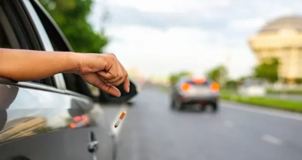 50 евро за шофиране с джапанки и 1500 евро за всеки който пуши в кола с дете: Какви са глобите в Гърция?