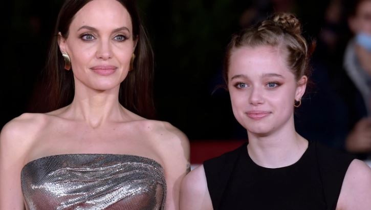 Няма да я познаете! Как се променя най-скандалната дъщеря на Джоли когато майка й не е наоколо (СНИМКИ)