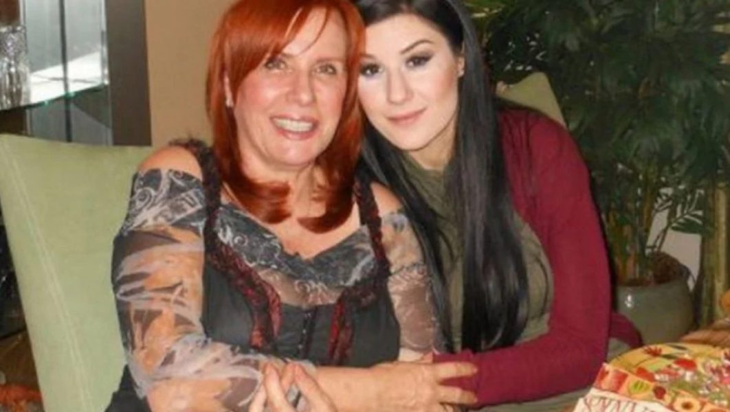 Кичка Бодурова спаси дъщеря си от рака