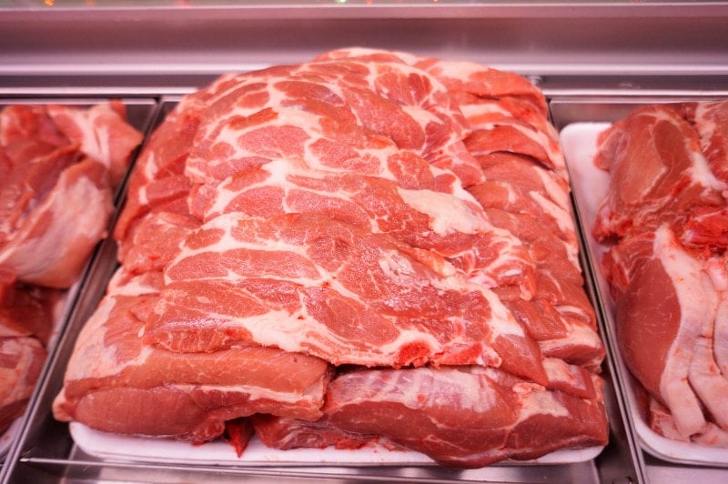 Ето какво шашми правят с месото в хипермаркетите за да изглежда прясно и апетитно