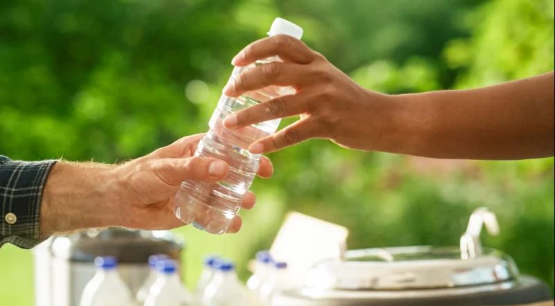 Нашенец реши да си купи вода в Несебър и едва не му прилоша от цената / СНИМКА