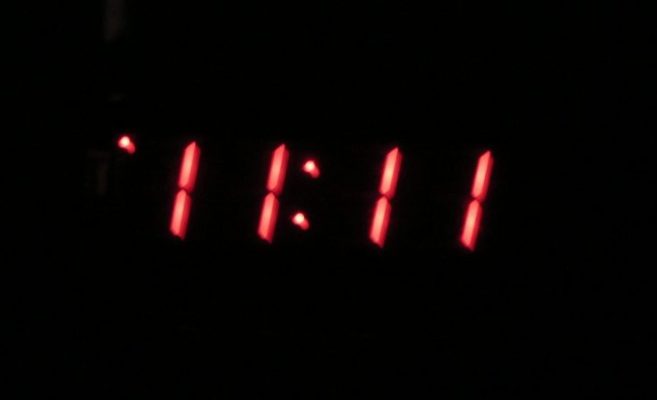 Често виждате 11:11 на часовника? Ето какво означава това
