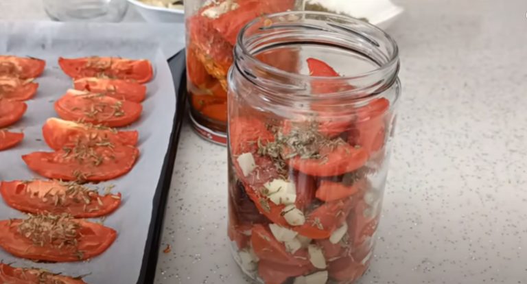 Зима не минава без да приготвя от любимите доматки - научих и приятелките вече всички ги правим така: