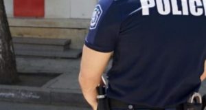 Полицаи от Ветово спасиха на пътя 6-дневно бебе спряло да диша