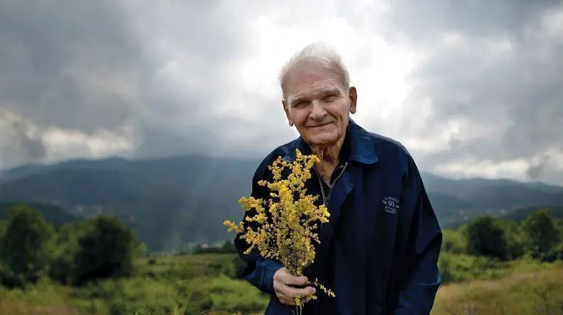 Народният лечител Дядо Владо цери рак с 4 вида чай