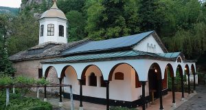Мъж се избавил от рак на гърлото в Черепишкия манастир