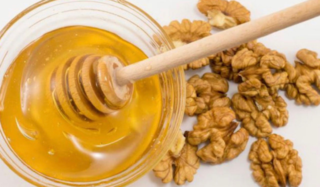 Списък на болестите които се лекуват с мед и орехи: МОГЪЩА СМЕС задължителна за зимата!