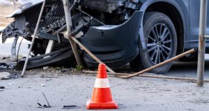 Дрогиран шофьор с 21 фиша уби млада жена спряла в аварийна лента заради спукана гума (СНИМКИ)