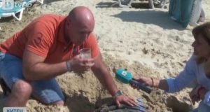 С чаша загребаха вода от тръба на плажа в Китен вижте какво се оказа