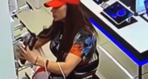 Млада жена се орезили в пловдивски мол камера засне позора