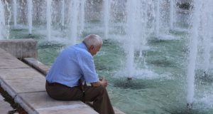 Как българският пенсионер си живурка с 523 лева месечно