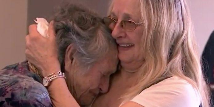 Казаха й че дъщеря й е починала по време на раждането: След 69 години двете се срещнаха за първи път! (ВИДЕО)