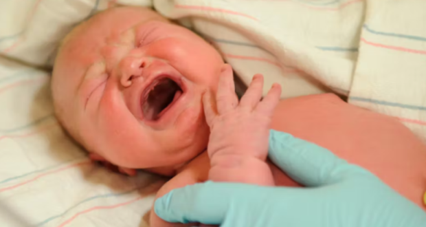 Откриха доказателства че бебетата плачат още в корема на майките си-Снимка