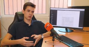 ЗА ПРИМЕР! 17-годишно българче изобрети гривна която показва дали сме болни