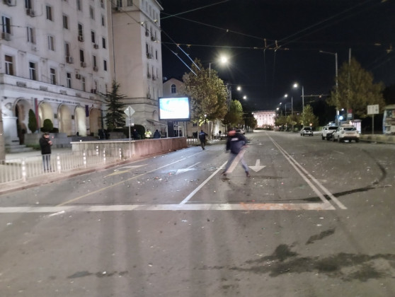  Сблъсъци арести водни оръдия и ранени: Вижте центъра на София след протеста срещу БФС
