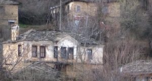 В затънтено българско село хора няма а се върти търговия с къщи за стотици хиляди евро