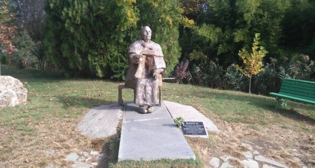 Гробът на Ванга поруган (Снимки)