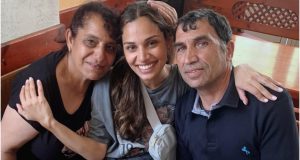 Осиновена на 2 в САЩ красива ромка открива родители си в най-бедния край на България