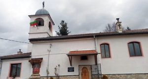 Бездетни зачеват в чудодейна църква в Сатовча
