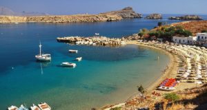 Нови строги правила за плажовете в Гърция от това лято: 70% ще са без шезлонги