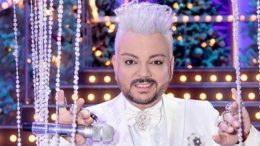 Filip Kirkorov legna pod noja