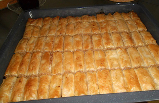 СОЧНА Ябълкова баница на вкус като баклава! Такова чудо няма да ви поднесат в сладкарницата - топи се от сладост: