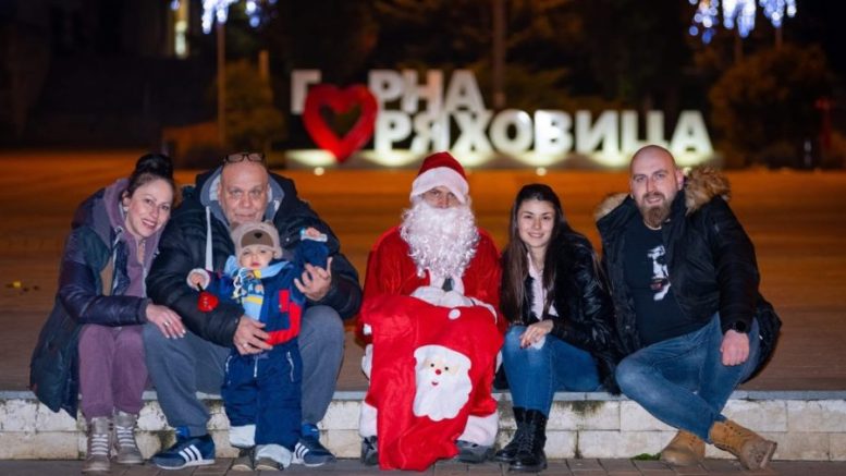 ПОКЛОН! Мъж с церебрална парализа става дядо Коледа, за да помага на хора в нужда