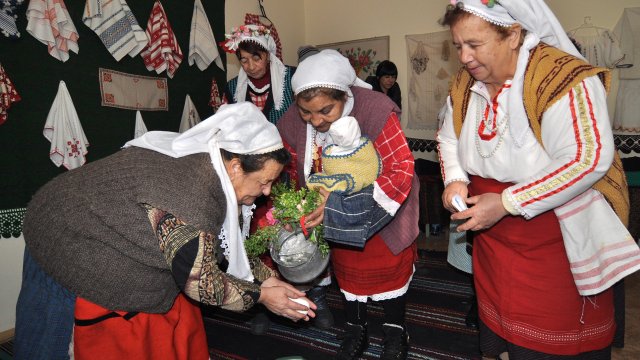 Голям празник е днес! Ето какво да направи всяка майка на малко детенце а мъжете...