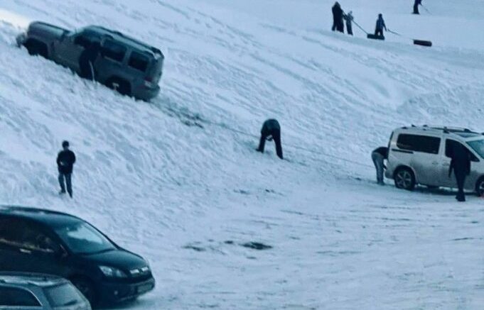 Дъното! Англичанин обърна 16 бири на закуска и тръгна с джипа си по пистата в Пампорово