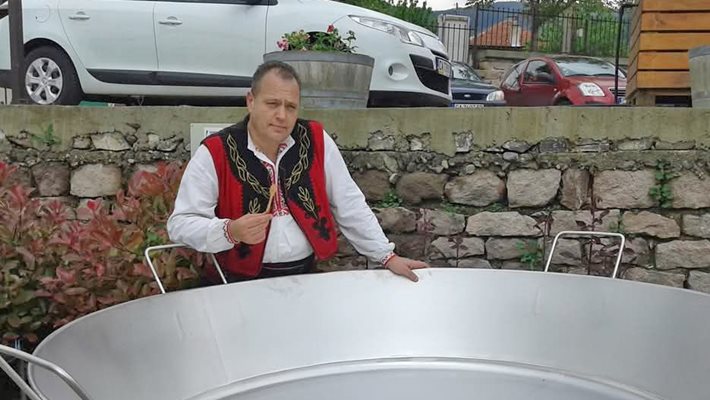 7500 чорби от една каруца месо готвят в юнашка тава