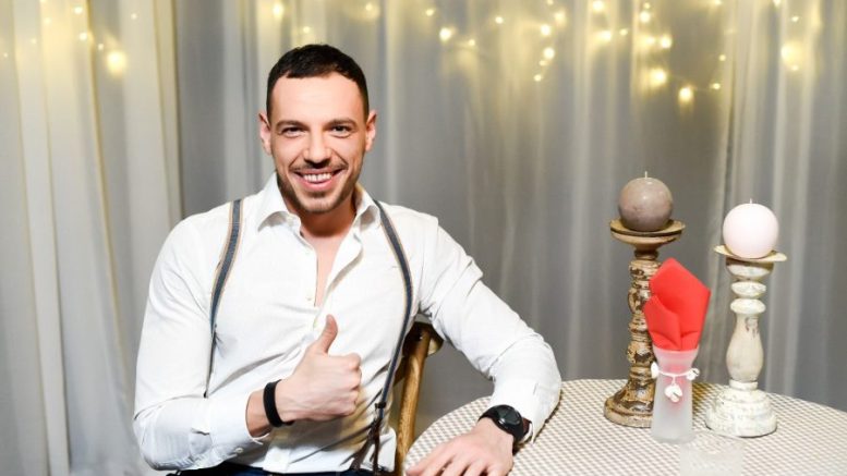 Даниел Петканов правил тройка с друг известен мъж