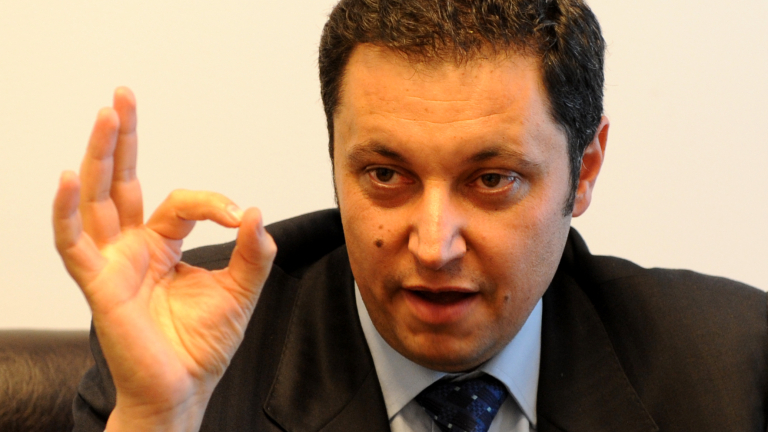 Помните ли култовият политик Яне Янев? Няма да повярвате с какво се занимава днес!