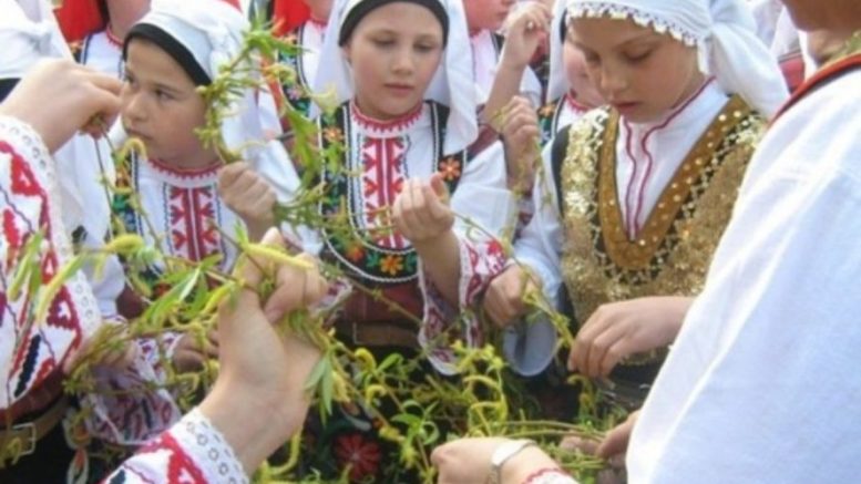 Върбовата клонка става жив амулет на Цветница