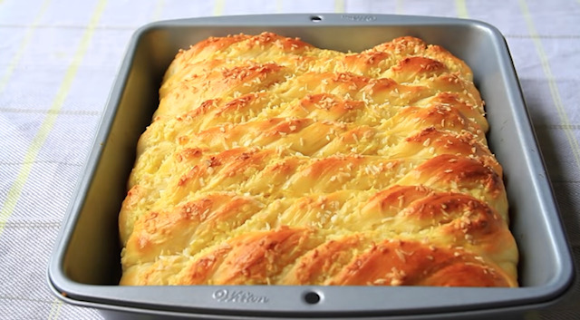 Тестото се замесва с лъжица за няма и 5 минути! Най-меката и вкусна Влашка пита с кокос: