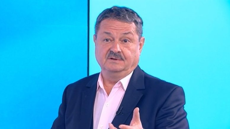 Проф. Георги Рачев попари надеждите за баловете: „Абитуриентите задължително с чадърчета, дамите да пазят буклите"