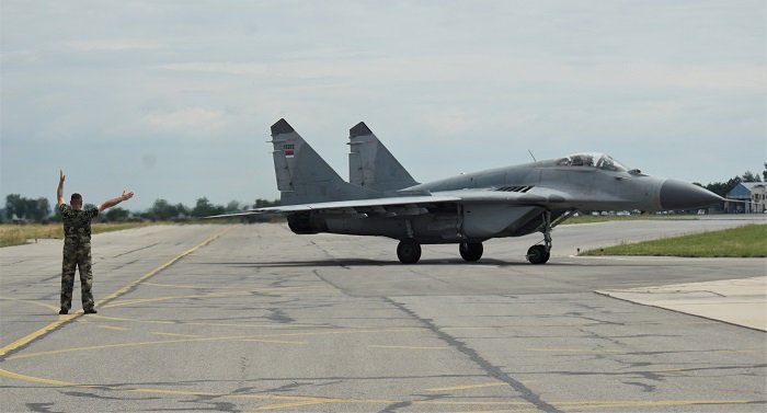 Съмнения: В "Граф Игнатиево" опитали да копират софтуера на F-16 и така го "строшили"