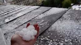 Мощна буря и градушка се изсипва над София -Видео