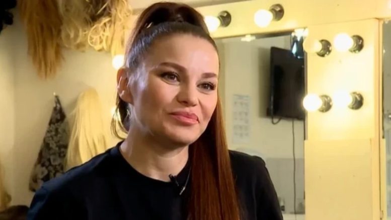 ТЪЖНАТА ИСТИНА: Деси Слава с трогателна изповед за болките от детството шамарите и операцията!