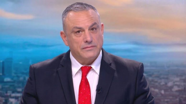 Родителите на Юксел Кадриев мизерстват, отглеждат зайци и кокошки в Оряхово